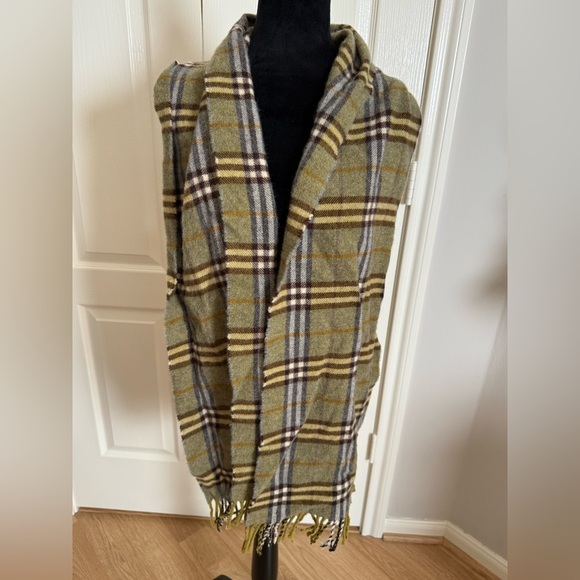 BURBERRY Green Plaid 100% Lambswool Scarf GUC - Picture 1 of 3